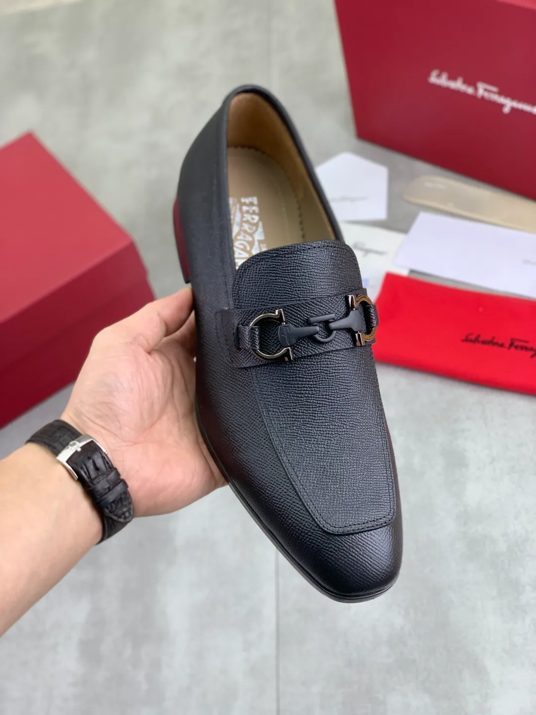Men's men's shoes 💰P600💰[New model] High quality water-dyed cowhide 🆘[Salvatore Ferragamo] Ferragamo's latest casual business leather shoes for men! Listed simultaneously! The fabric is made of specially imported original calfskin, and the interior is made of imported water-dyed cowhide. It is absolutely luxurious and leads the fashion trend. High-end rubber outsole, size: 38-44 (45 and 46 can be customized) 5️⃣ colors available